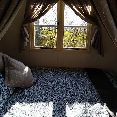 The Shepherds Hut @ Les Aulnaies אתר קמפינג Echauffour