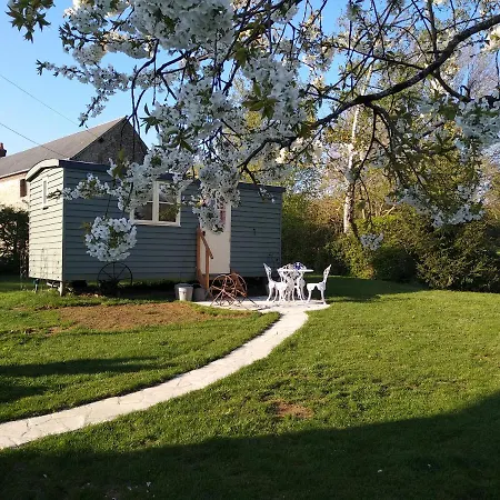 The Shepherds Hut @ Les Aulnaies אתר קמפינג Echauffour