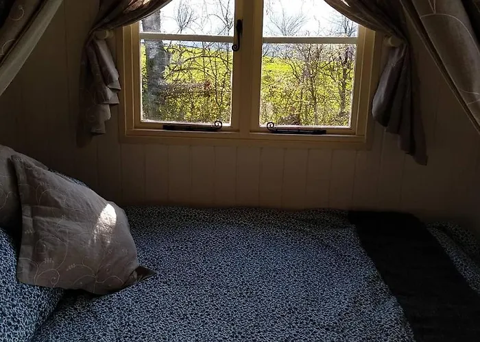 The Shepherds Hut @ Les Aulnaies Кемпинг Echauffour