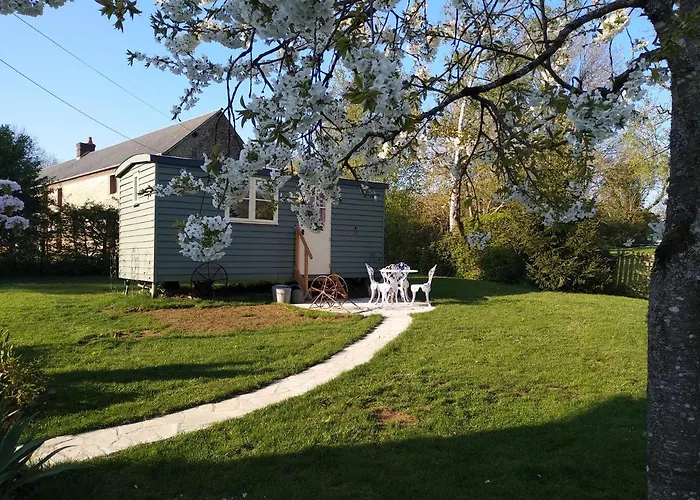 The Shepherds Hut @ Les Aulnaies Кемпинг Echauffour