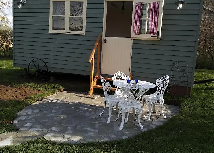 The Shepherds Hut @ Les Aulnaies Кемпинг